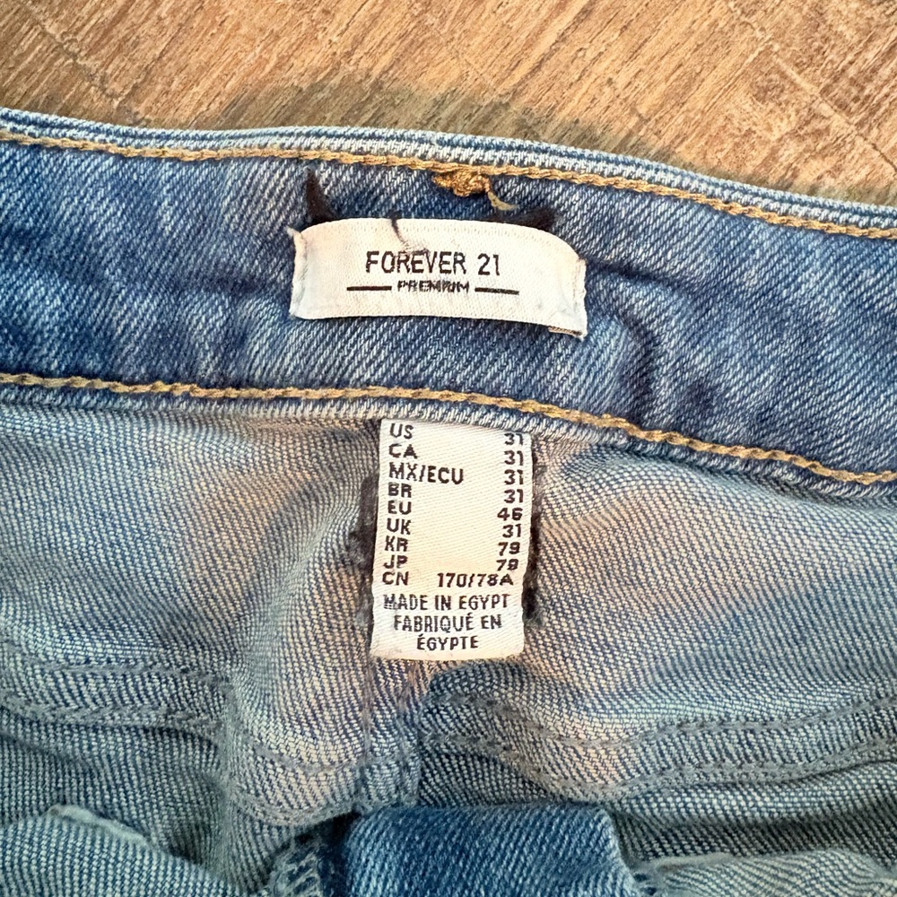 Forever 21 Women’s Distressed Jean Shorts - Size 31 - Picture 2 of 6